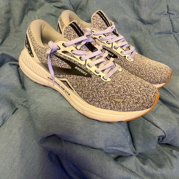 Brooks Athletic Shoes in Gray and White - Picture 3 of 7